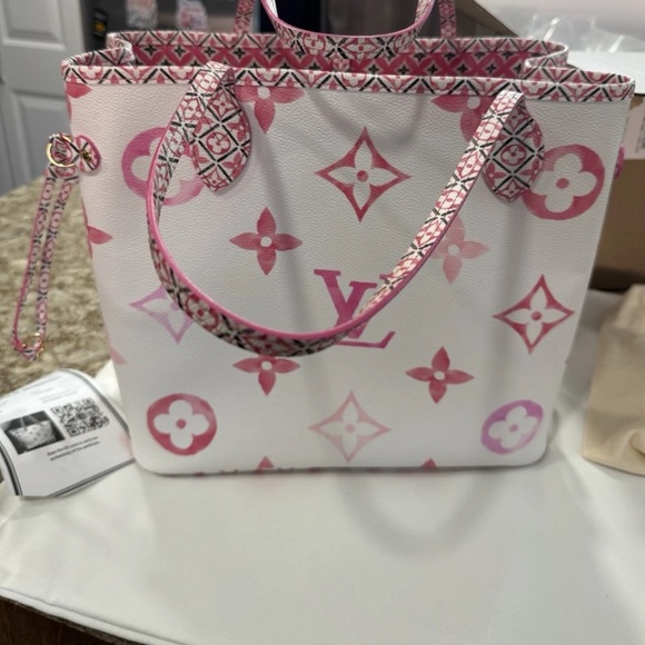 Louis Vuitton Handbags - Louis Vuitton Pink and White Monogram by the pool neverfull